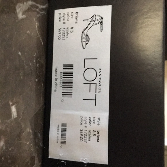 Ann Taylor Loft Azalea Women’s Kitten Heel Sandal. - Picture 4 of 4